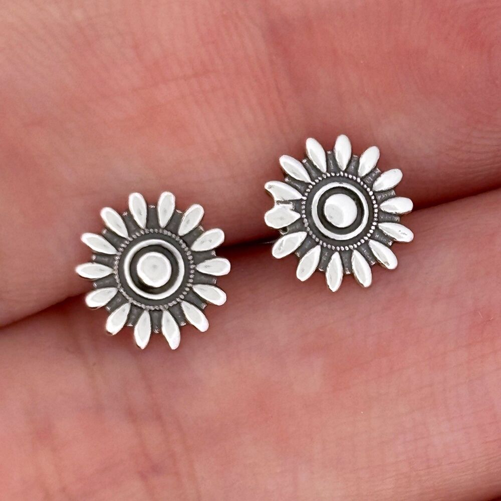 Small Silver Daisy Stud Earrings
